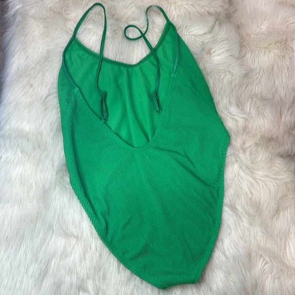 Good American Always Fits One-Piece Swimsuit. - Picture 3 of 6